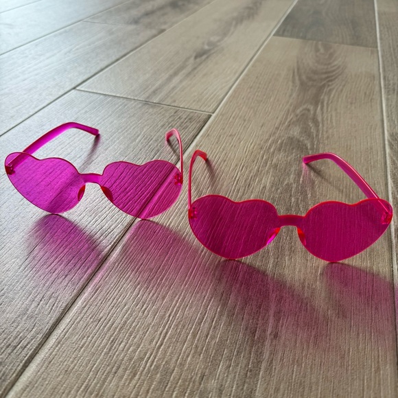 Two pairs of pink heart shaped glasses - Picture 2 of 3